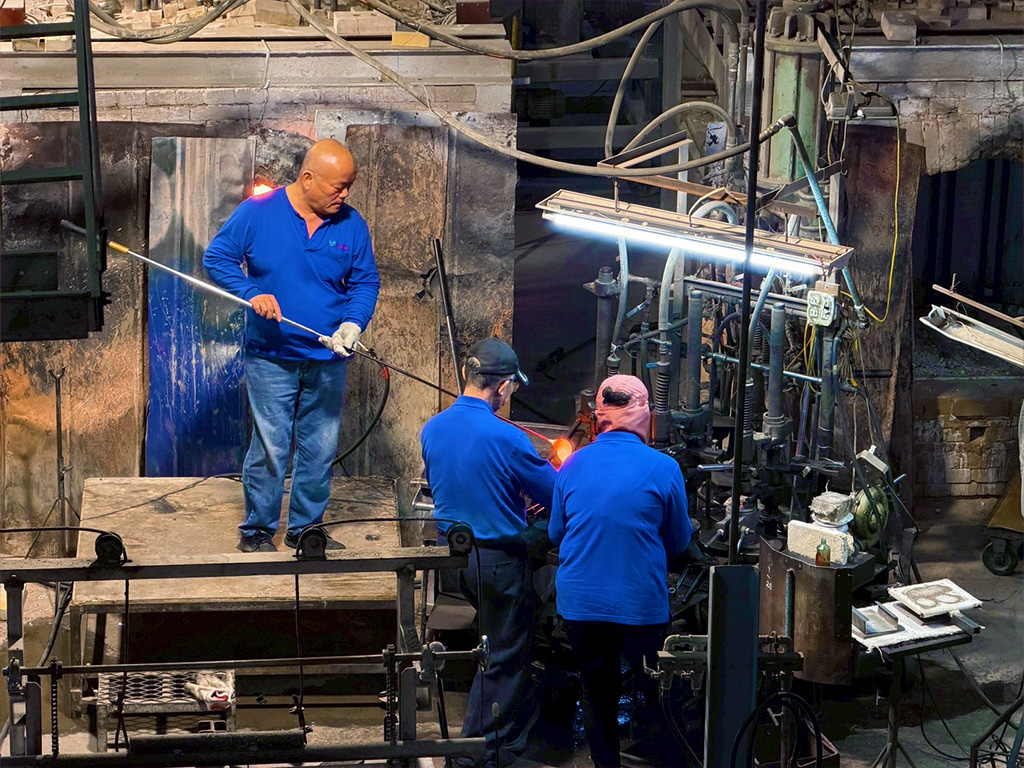 2026-EcoLife原森綠行動-參觀春池綠能玻璃觀光工廠，親眼見證玻璃工藝師吹製玻璃的精湛技藝